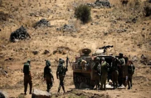 قوة إسرائيلية ترفع علم إسرائيل في ريف القنيطرة جنوب سوريا